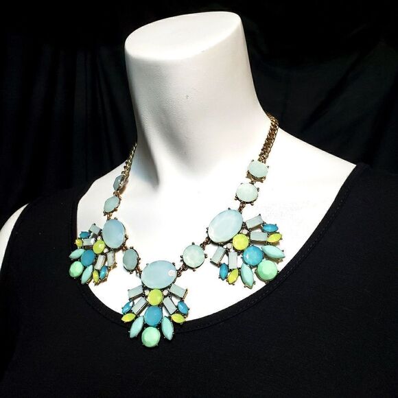 NWT New York & Company Blue & Green Necklace - Picture 1 of 4